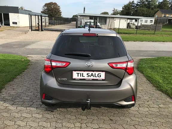 Toyota Yaris 2017 photo 5