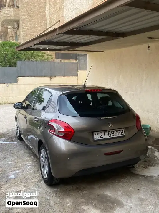 Peugeot 208 2013 photo 2