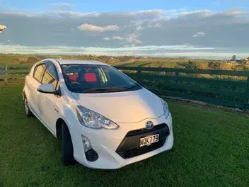 Toyota Aqua 2016 photo 2