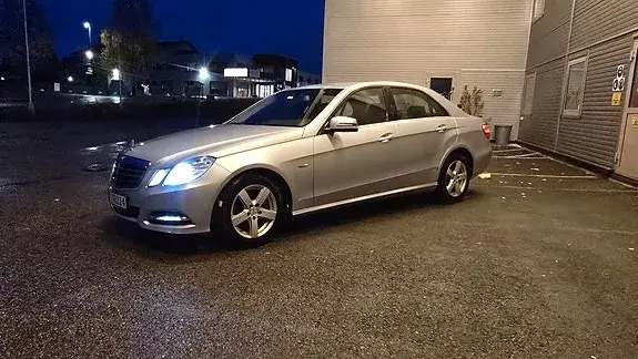 Mercedes-Benz E200 D 2012 photo 3