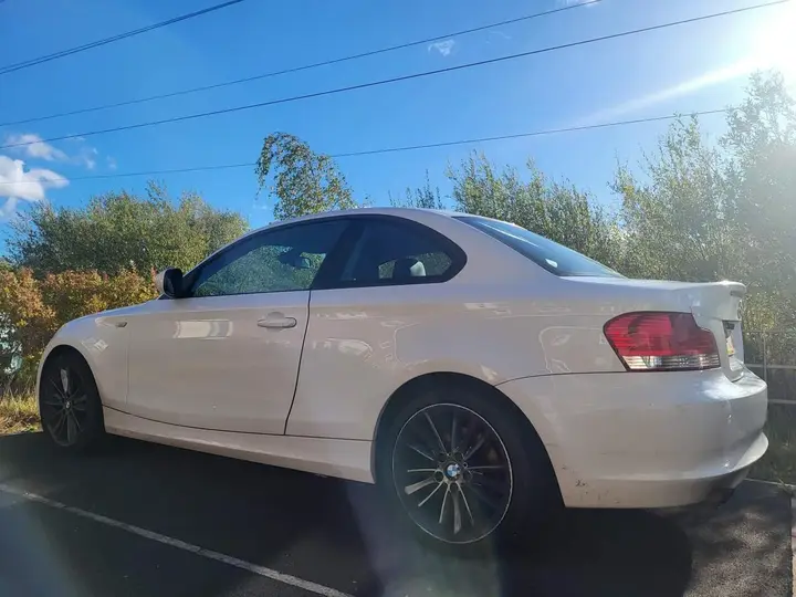 BMW 1 Series 2010 photo 2