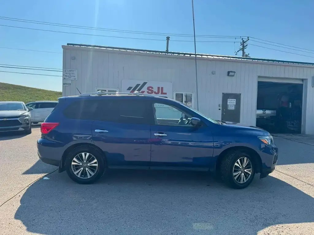 Nissan Pathfinder 2018 photo 2