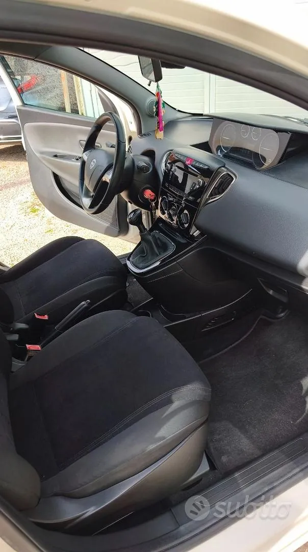 Lancia Ypsilon 2013 photo 4