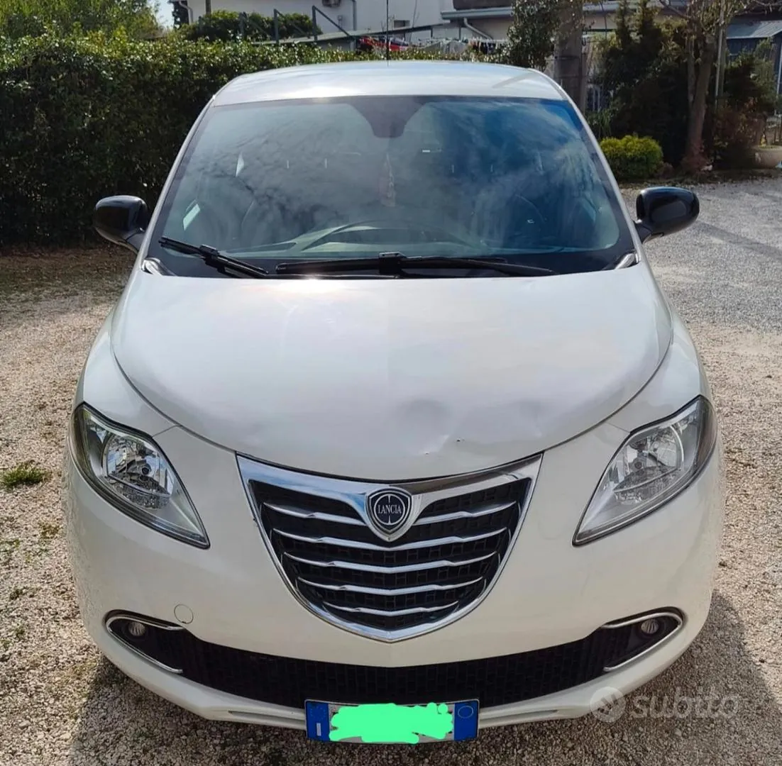 Lancia Ypsilon
