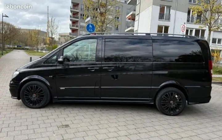 Mercedes-Benz Viano 2009 photo 2