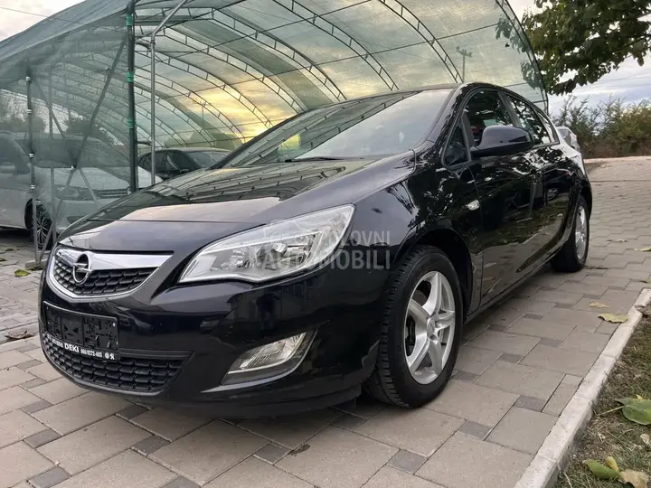 Opel Astra J