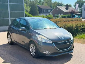 Peugeot 208 2012 photo 3