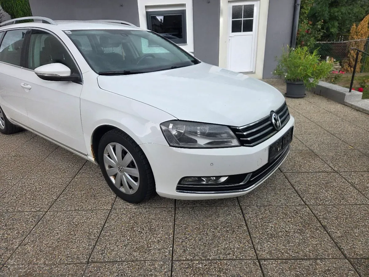 Volkswagen Passat 2011 photo 2