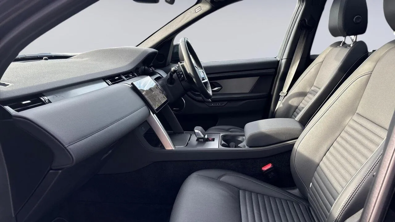 Land Rover Discovery Sport 2026 photo 3