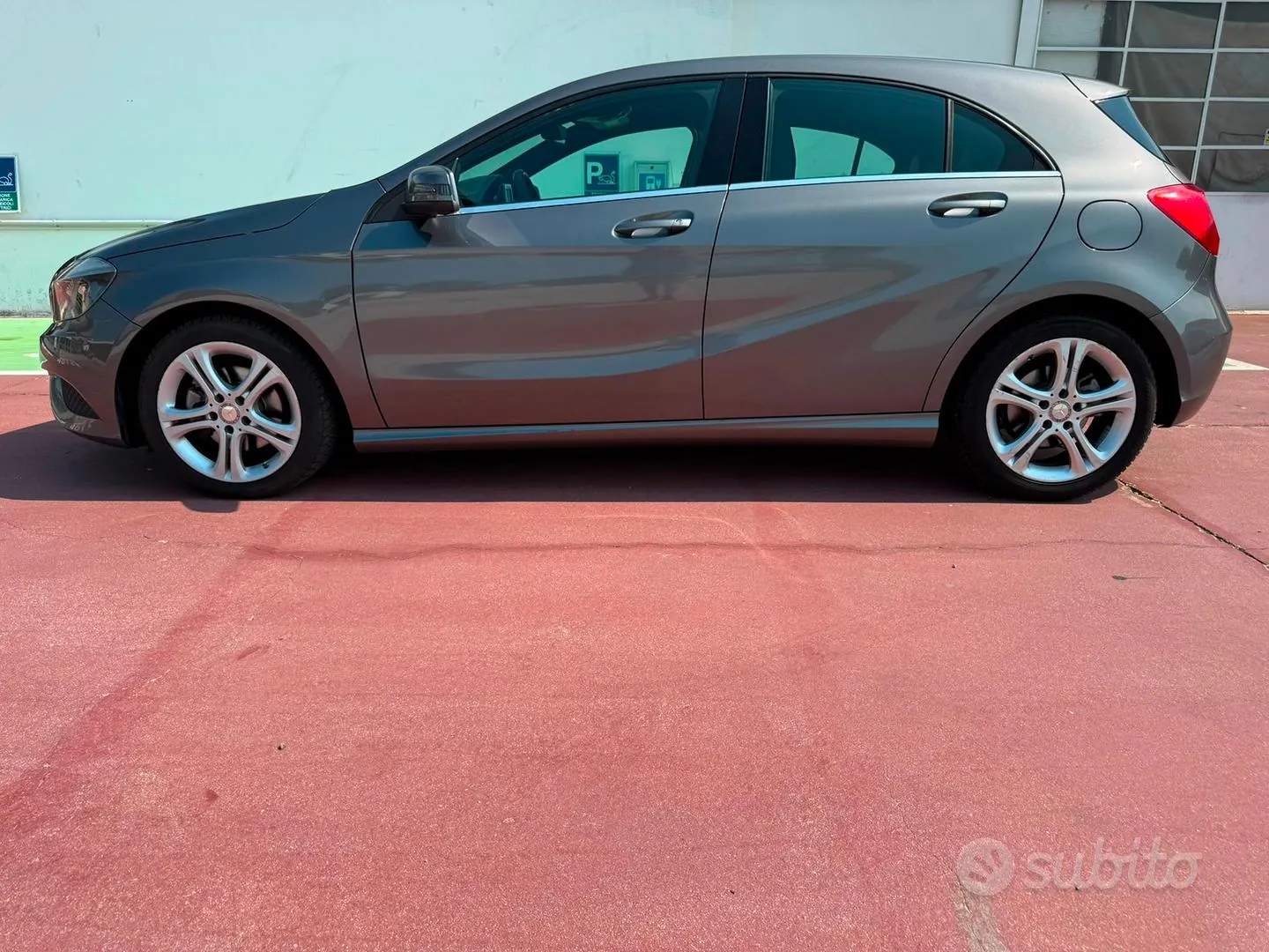 Mercedes-Benz Class A 2014 photo 2