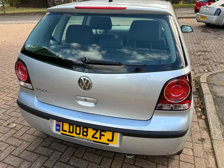 Volkswagen Polo 2008 photo 2
