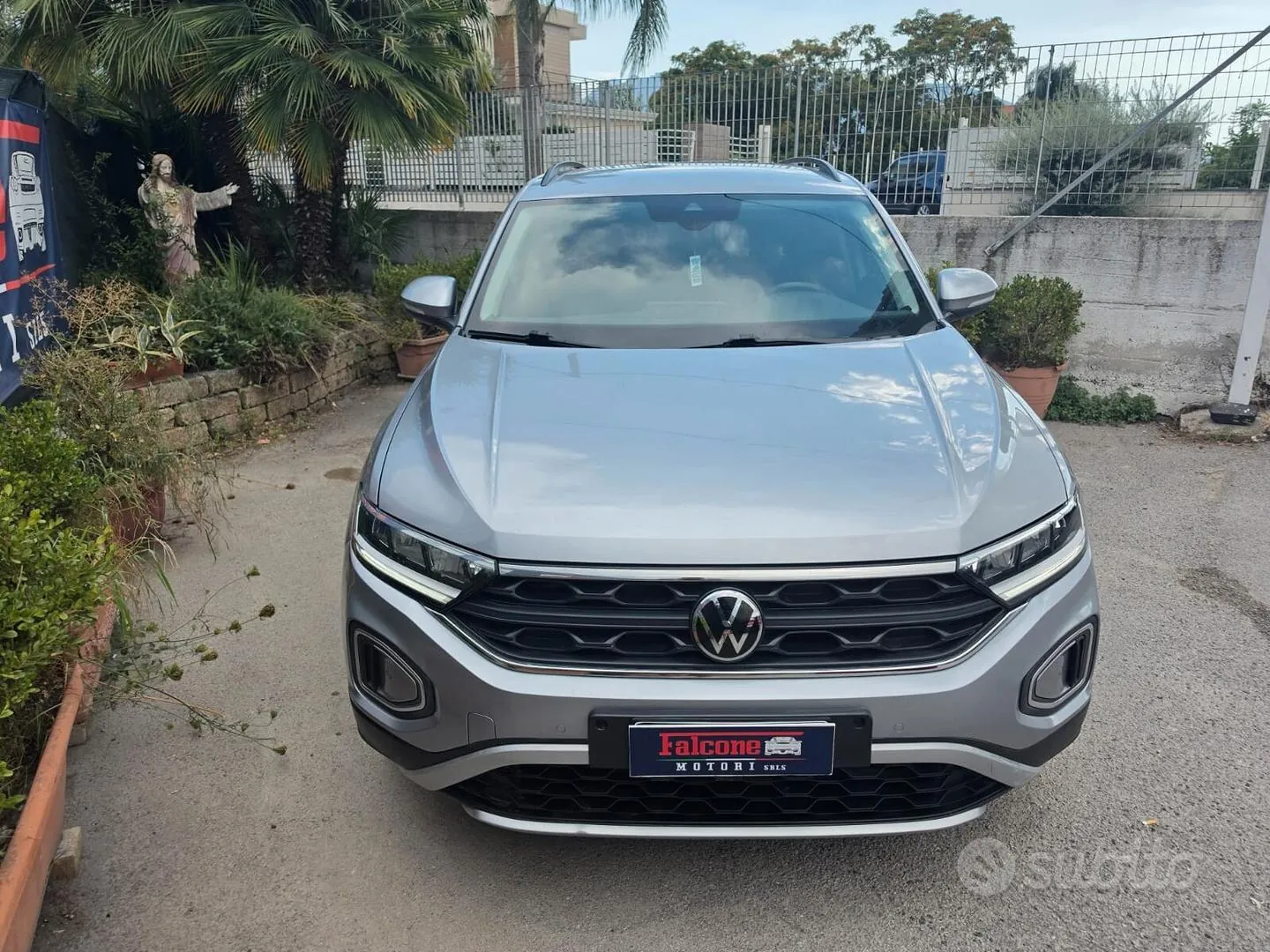 Volkswagen T-Roc 2023 photo 2
