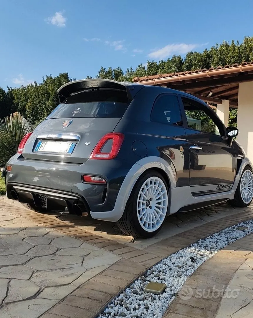 Abarth 695 2017 photo 2