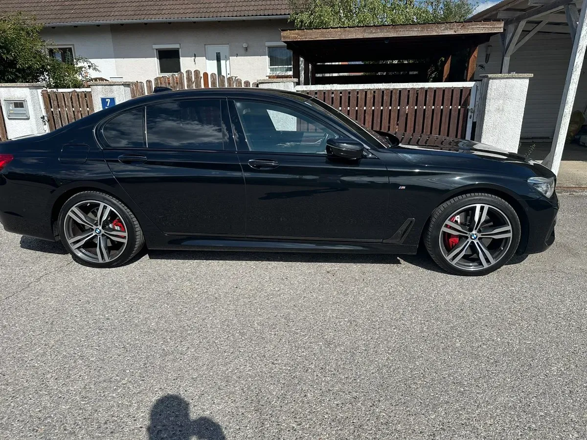BMW 7 Series 2016 photo 2