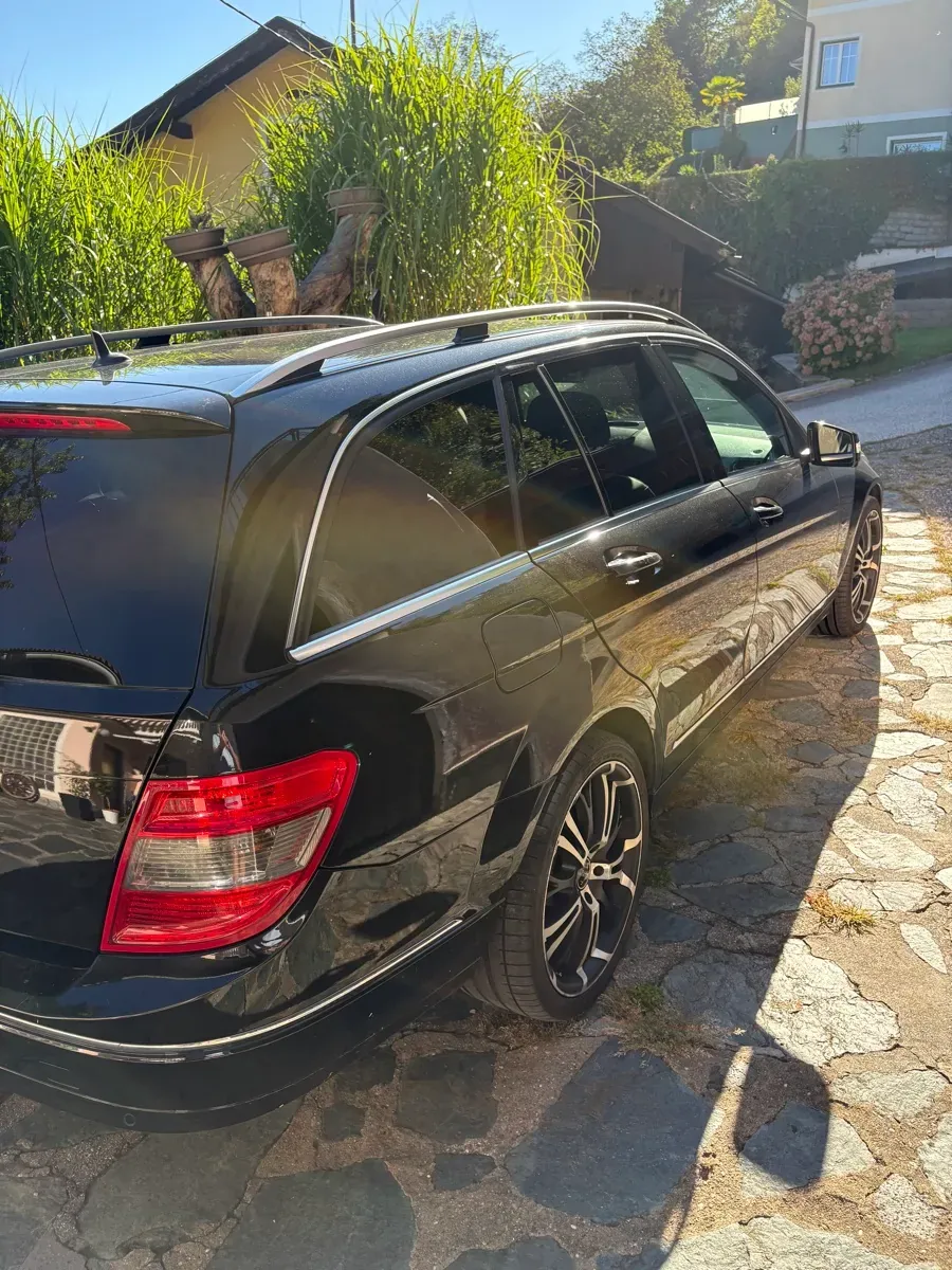 Mercedes-Benz C-Class 2009 photo 2