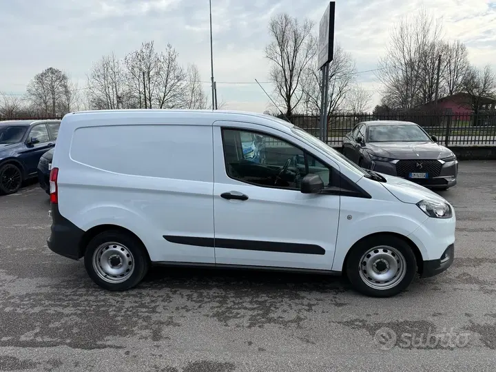 Ford Transit Courier 2021 photo 4