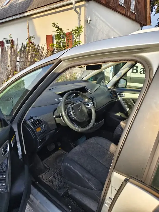 Citroen C4 2010 photo 2