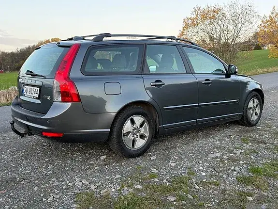 Volvo V50 2010 photo 2