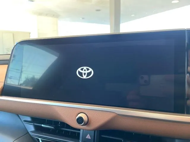 Toyota Crown Crossover 2023 photo 3