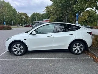 Tesla Model Y 2024 photo 2