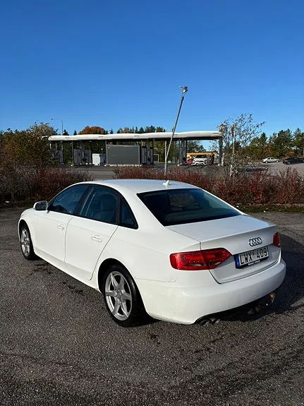 Audi A4 2012 photo 2