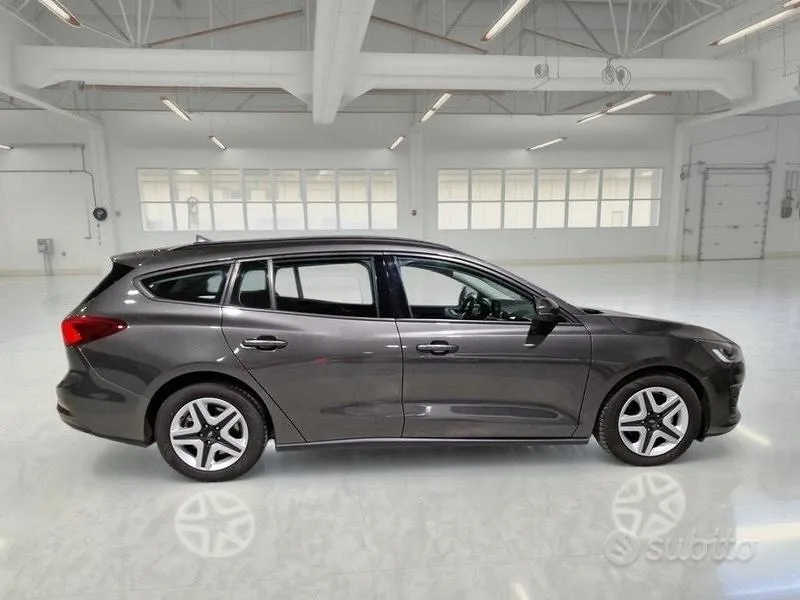 Ford Focus 2022 photo 3