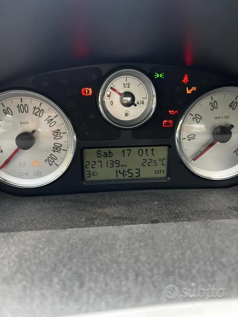 Lancia Ypsilon 2010 photo 2