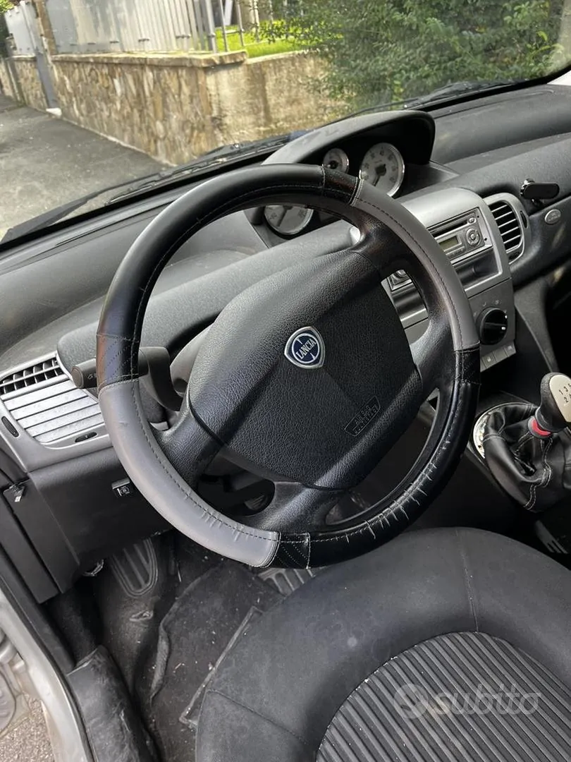 Lancia Ypsilon 2010 photo 3