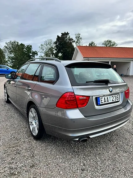 BMW 320D 2010 photo 2