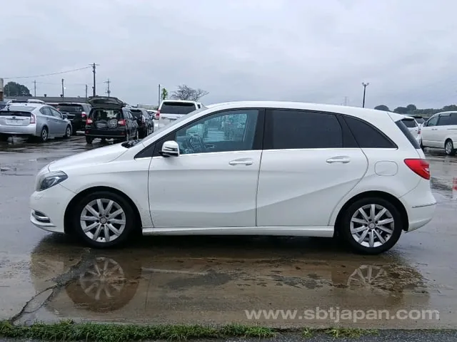 Mercedes-Benz B180 2013 photo 4