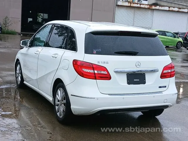 Mercedes-Benz B180 2013 photo 5