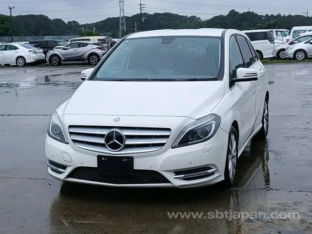 Mercedes-Benz B180 2013 photo 3