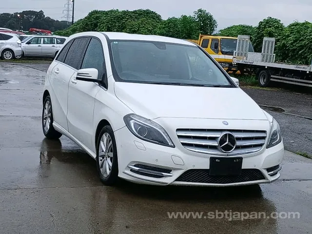 Mercedes-Benz B180