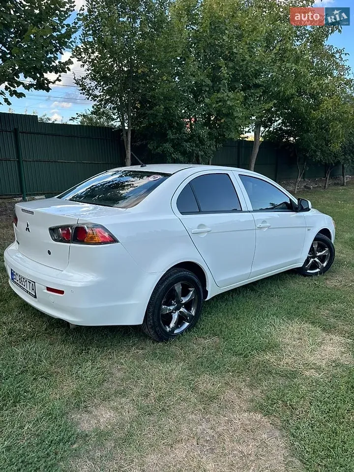 Mitsubishi Lancer 2010 photo 5