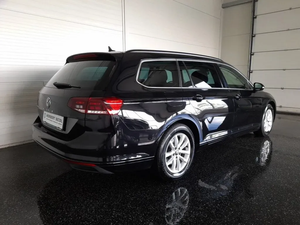 Volkswagen Passat 2022 photo 2