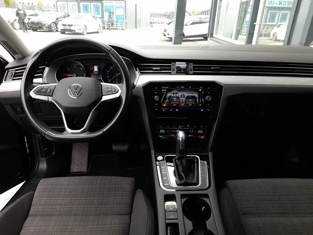 Volkswagen Passat 2022 photo 3
