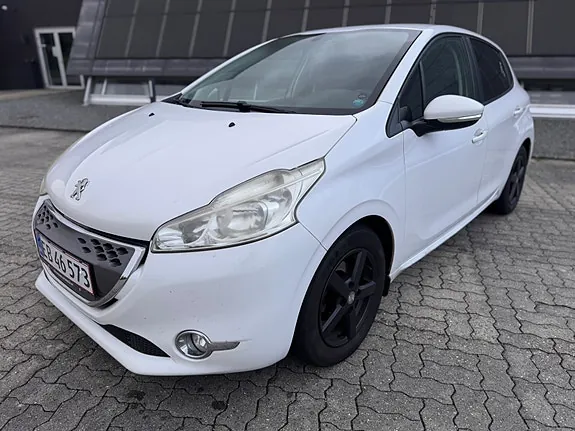 Peugeot 208 2012 photo 2