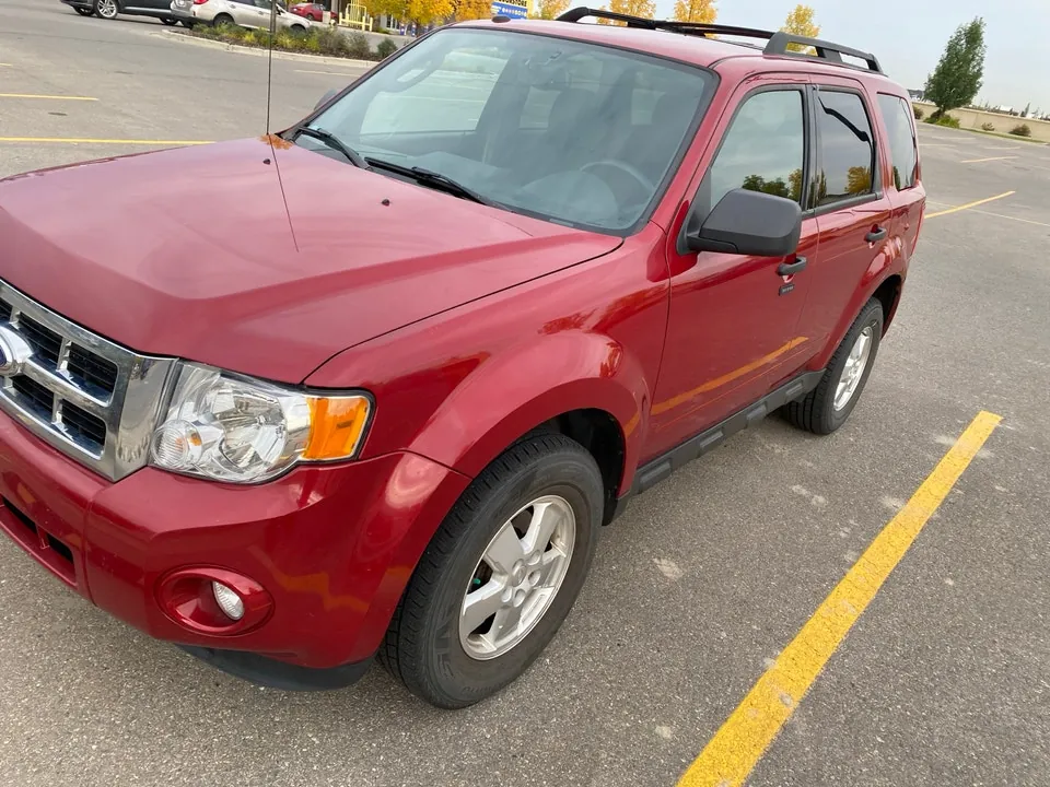 Ford Escape 2011 photo 2