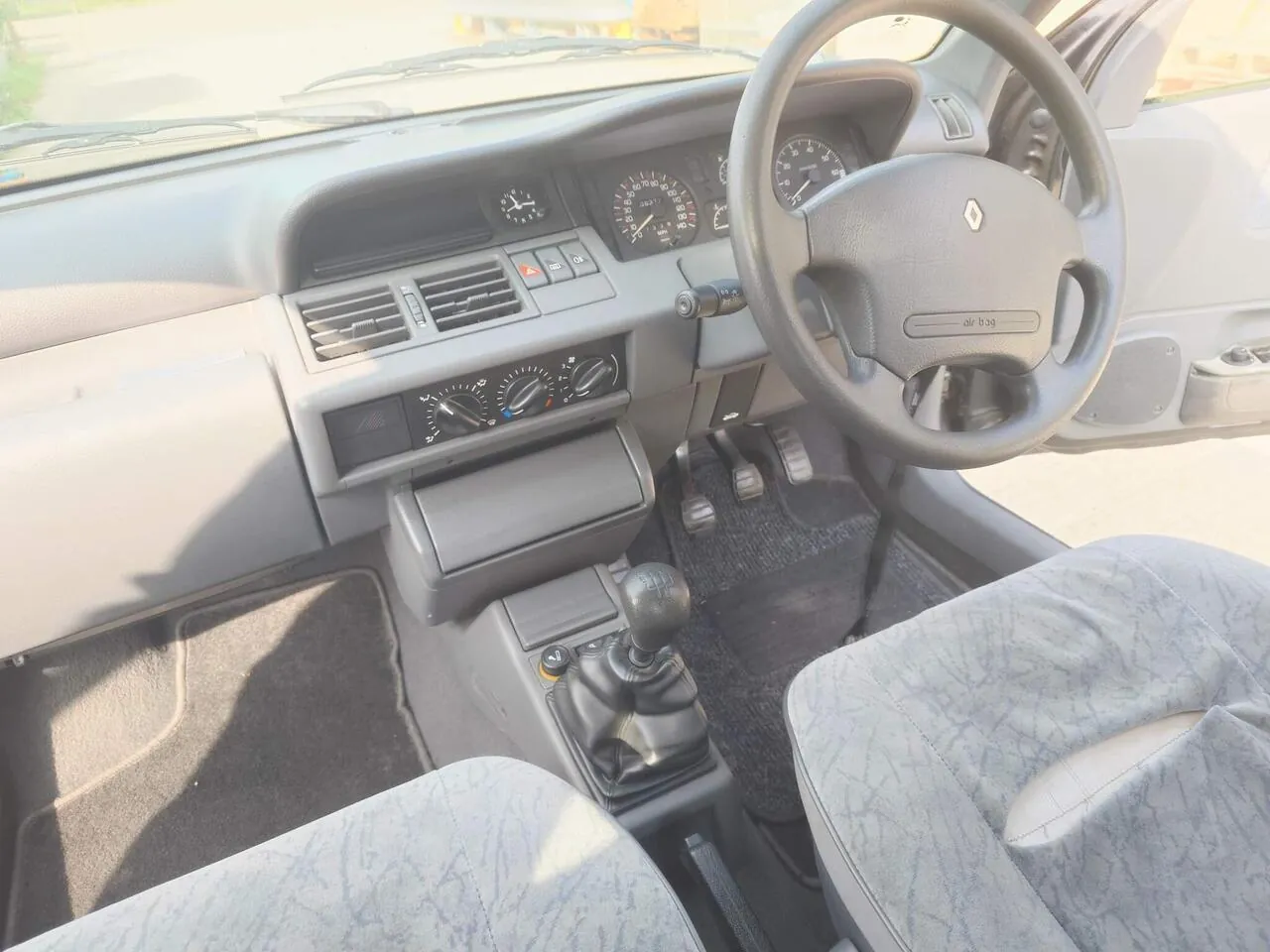 Renault Clio 1996 photo 2