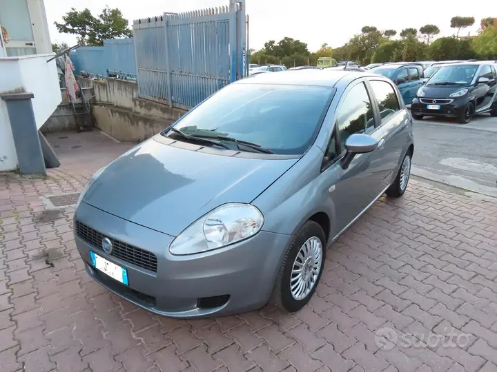 Fiat Grande Punto 2006 photo 2