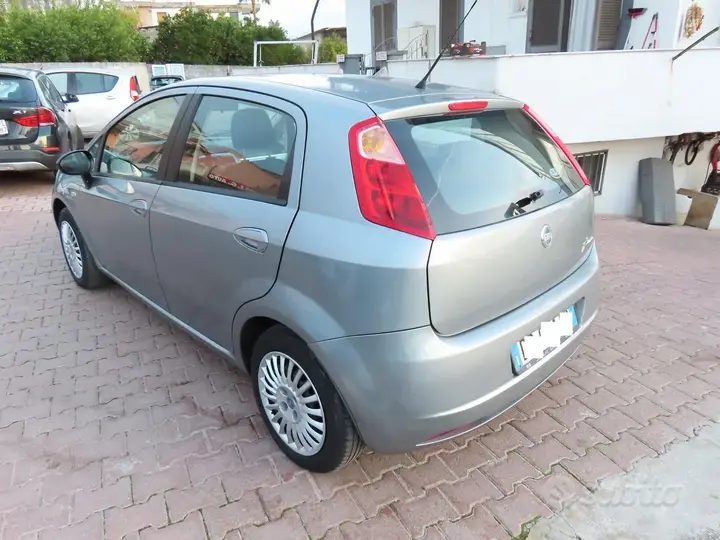 Fiat Grande Punto 2006 photo 4