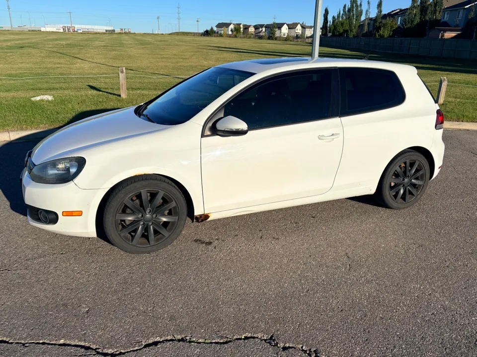 Volkswagen Golf 2010 photo 2