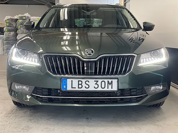Skoda Superb 2019 photo 2