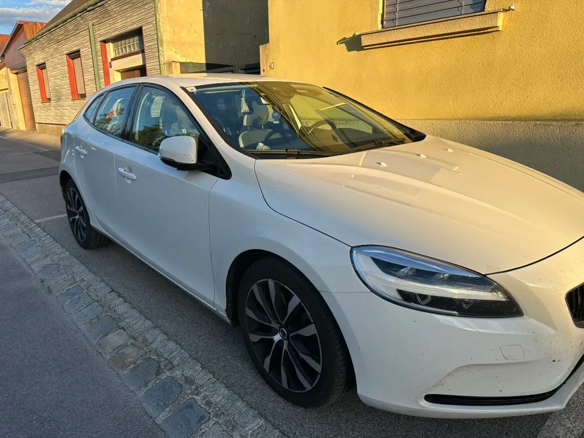 Volvo V40 2018 photo 2