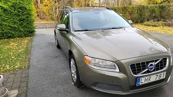 Volvo V70 2010 photo 2