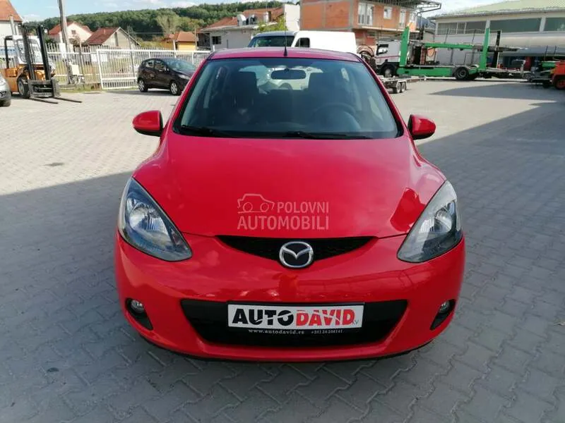 Mazda 2 2010 photo 2