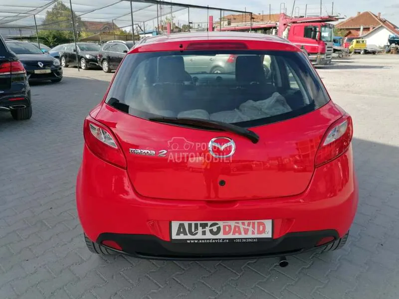 Mazda 2 2010 photo 5