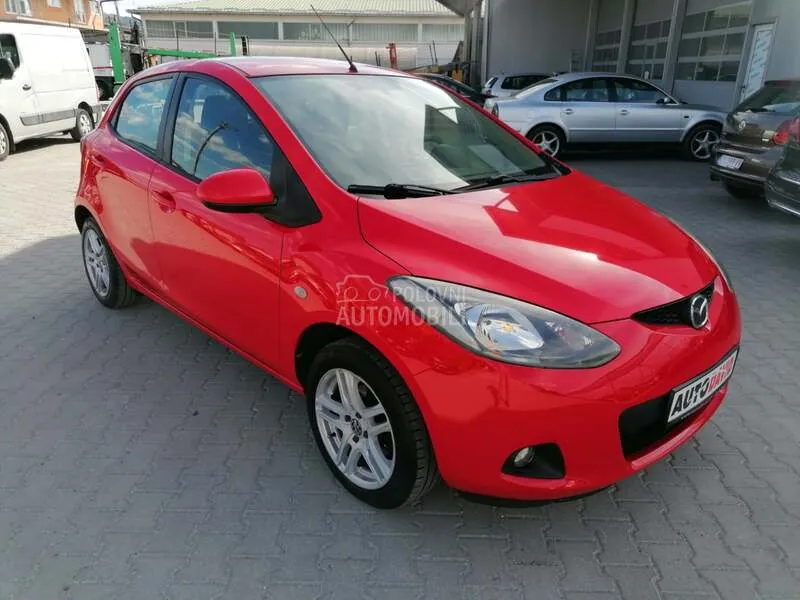 Mazda 2 2010 photo 3