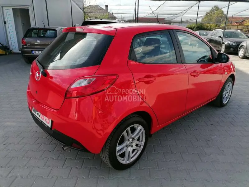 Mazda 2 2010 photo 4