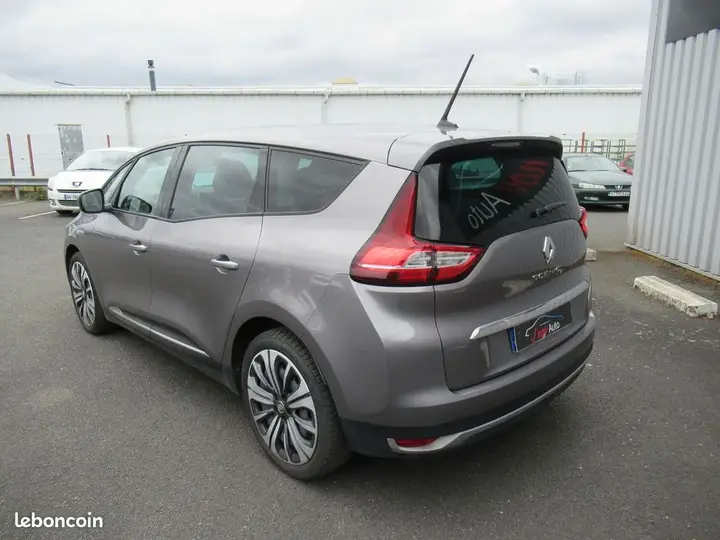 Renault Grand Scenic 2023 photo 3
